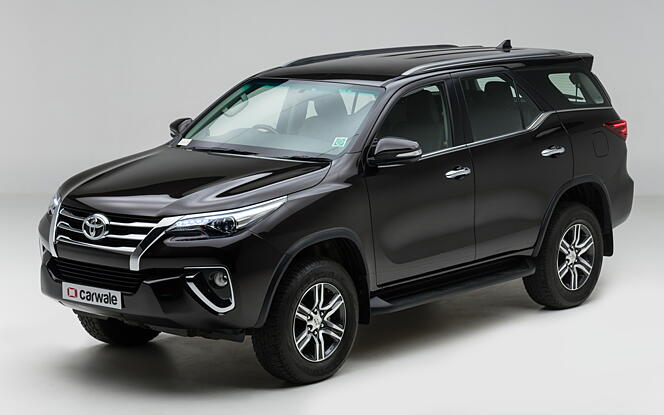 Toyota Fortuner [2016-2021] Front Left View