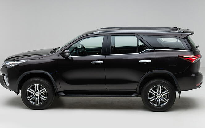 Toyota Fortuner [2016-2021] Left View