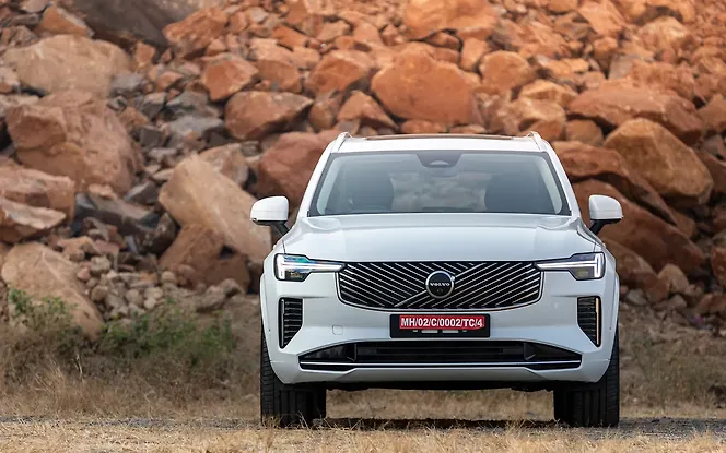 Volvo XC90 Front View