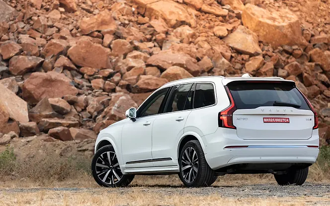 Volvo XC90 Rear Left View
