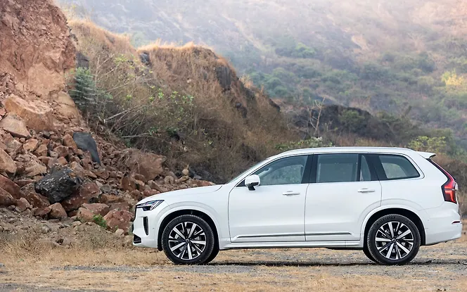Volvo XC90 Left View