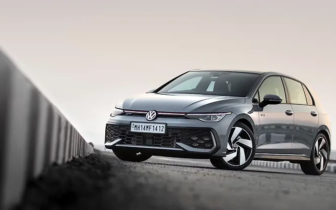 Volkswagen Golf GTI Front Left View