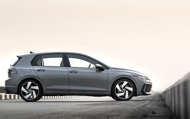 Volkswagen Golf GTI Left View