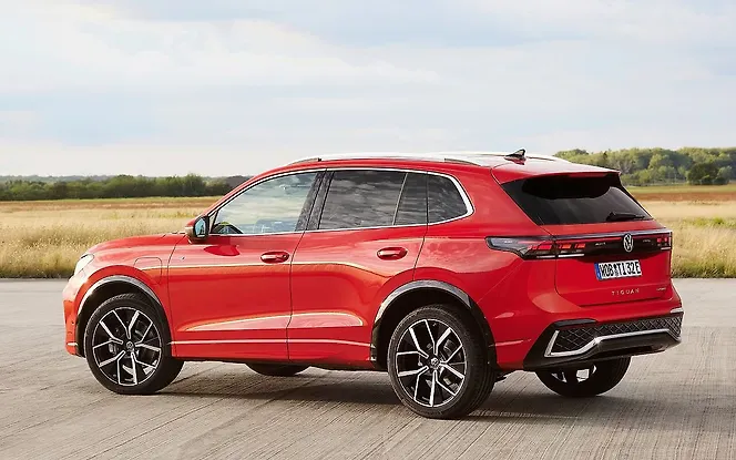 Volkswagen Tiguan R-Line Left View