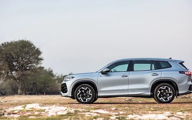 Volkswagen Tayron R-Line Left View