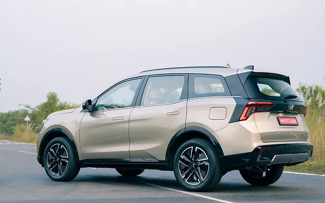 Mahindra XUV 7XO Rear Left View