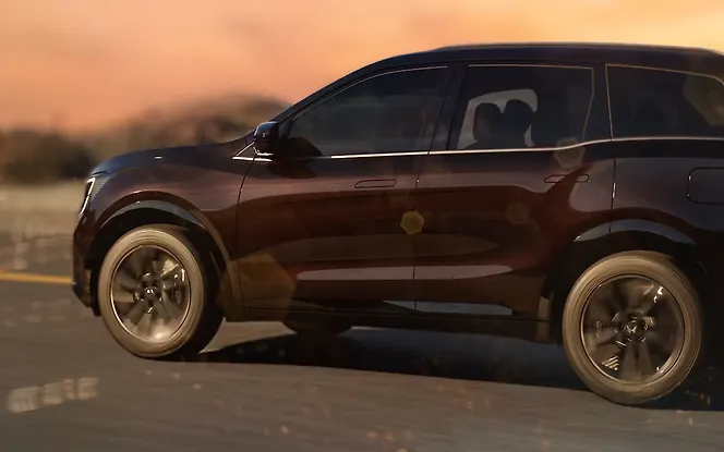 Mahindra XUV 7XO Left View