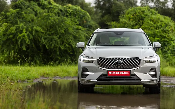 Volvo XC60 Front View