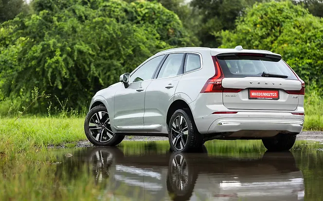 Volvo XC60 Rear Left View