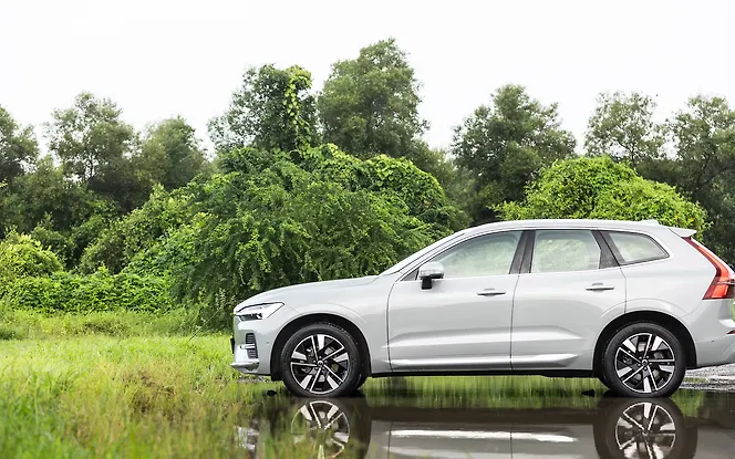Volvo XC60 Left View