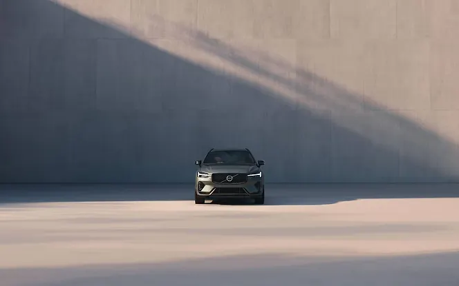 Volvo XC60 Front View