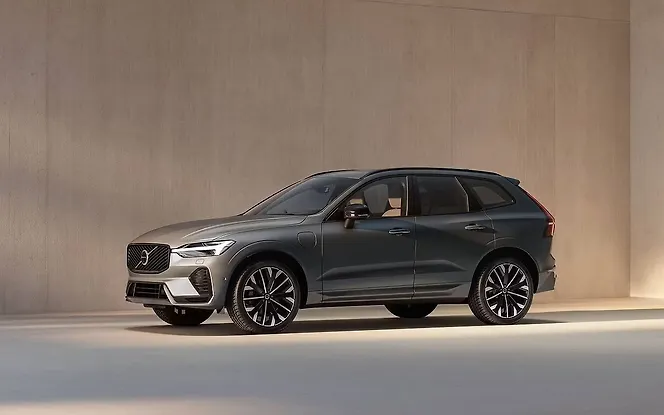 Volvo XC60 Front Left View