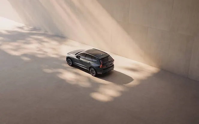 Volvo XC60 Rear Left View