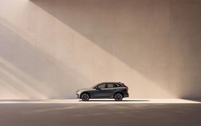 Volvo XC60 Left View