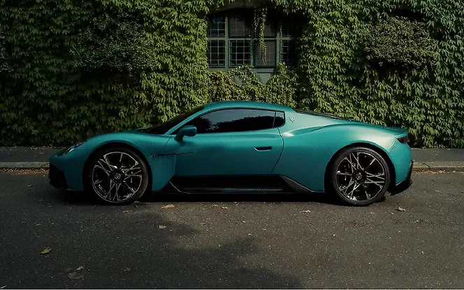 Maserati MCPura Left View Maserati MCPura Left View