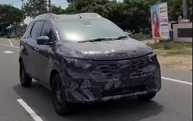 Nissan Gravite Front Right View