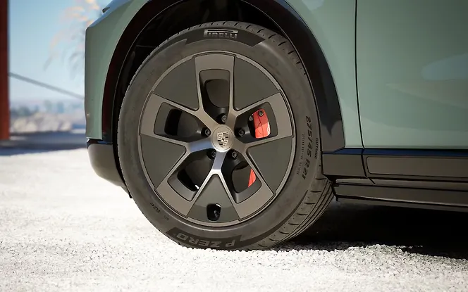 Porsche Cayenne EV Tyre