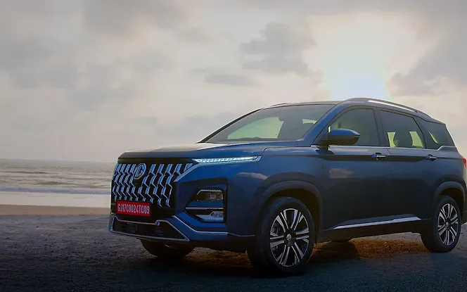 MG Hector Front Left View