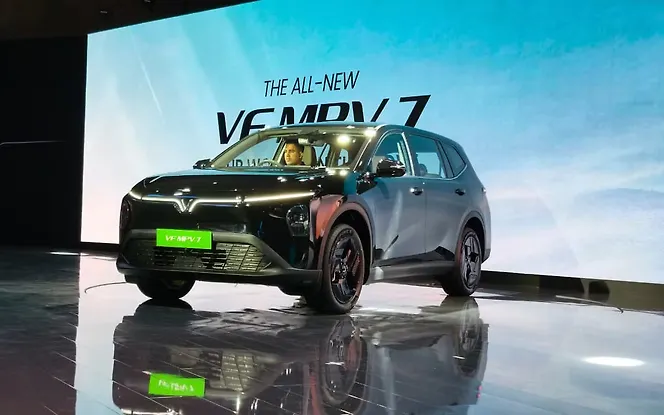 Vinfast VF MPV 7 Front Left View