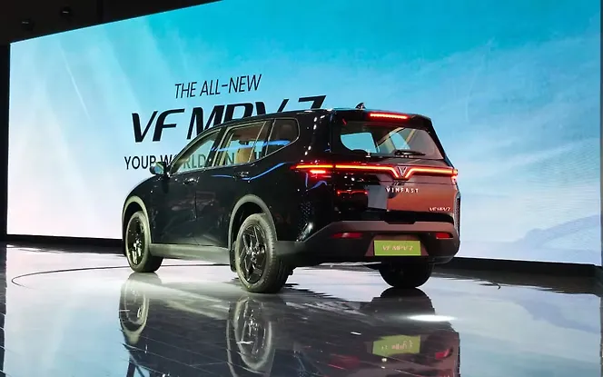 Vinfast VF MPV 7 Rear Left View