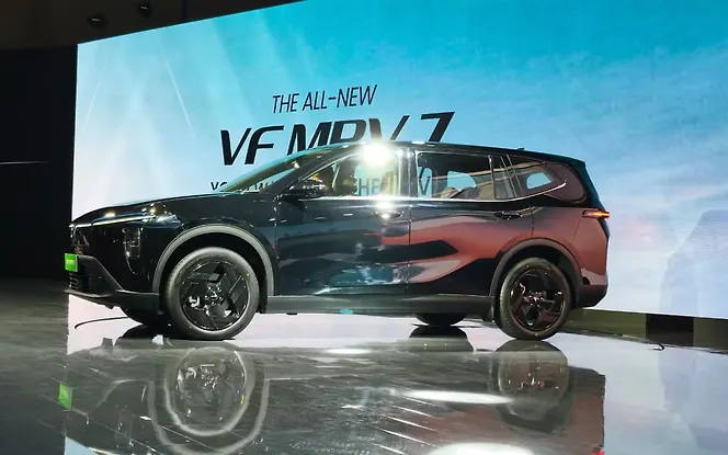 Vinfast VF MPV 7 Left View