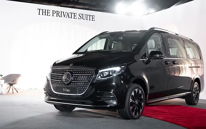 Mercedes-Benz V-Class Front Left View