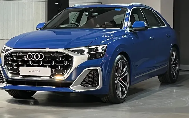 Audi SQ8 Front Left View