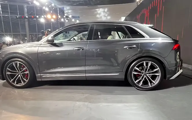 Audi SQ8 Left View