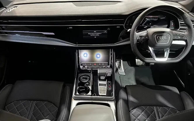 Audi SQ8 DashBoard