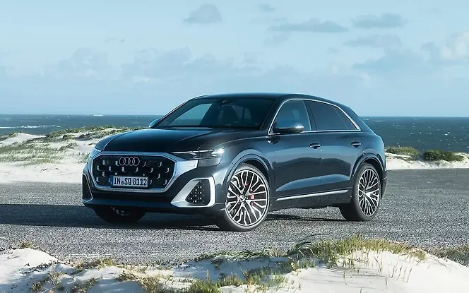 Audi SQ8 Front Left View