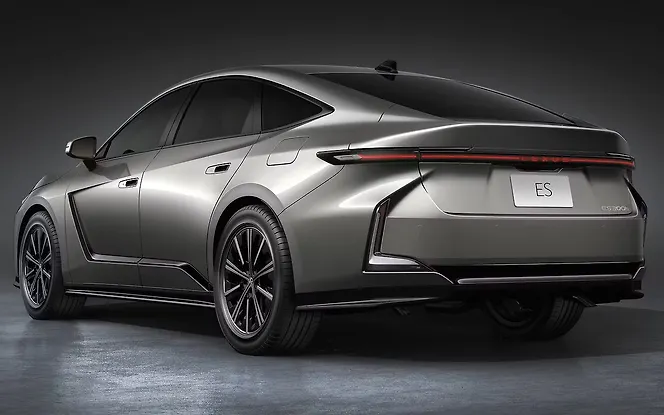 Lexus ES Rear Left View