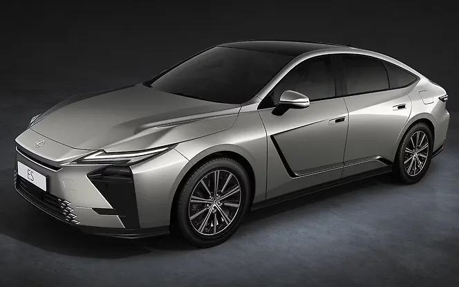 Lexus ES Front Left View