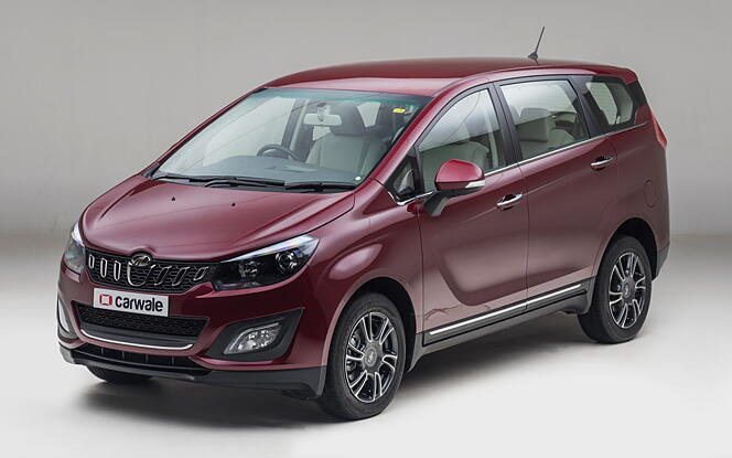 Mahindra Marazzo [2018-2020] Front Left View