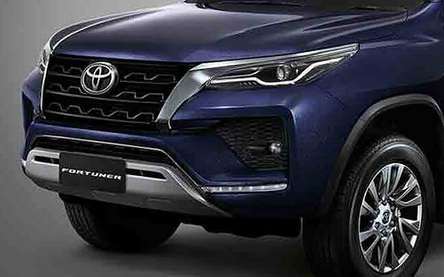 Toyota Fortuner Front View