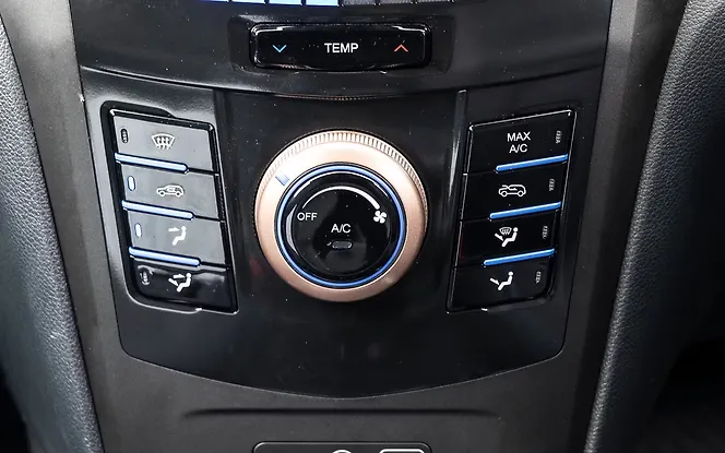 Mahindra XUV400 AC Controls