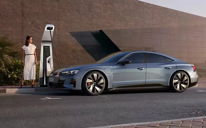 Audi e-tron GT Left View