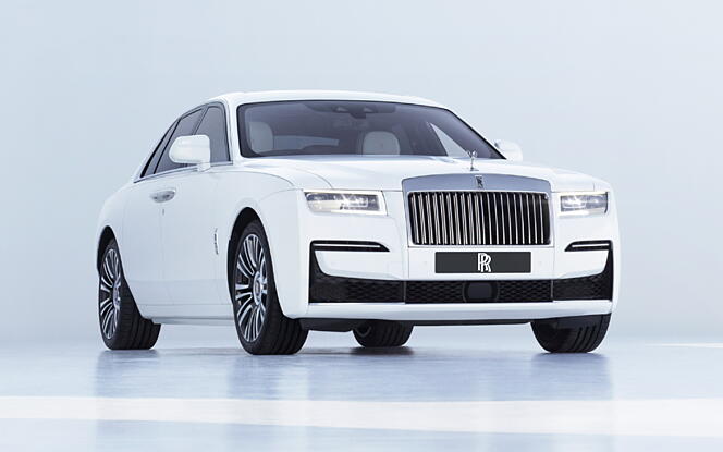 Rolls-Royce New Ghost Front Right View