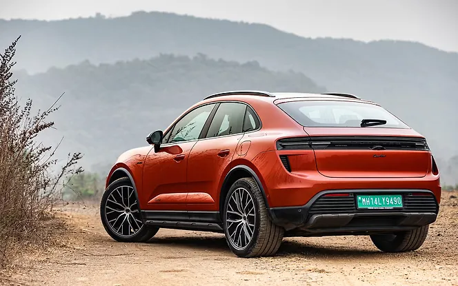 Porsche Macan Rear Left View