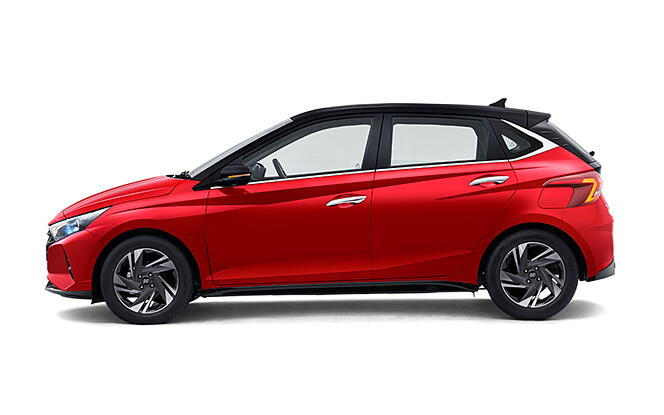 Hyundai i20 - Fiery Red with Black Roof