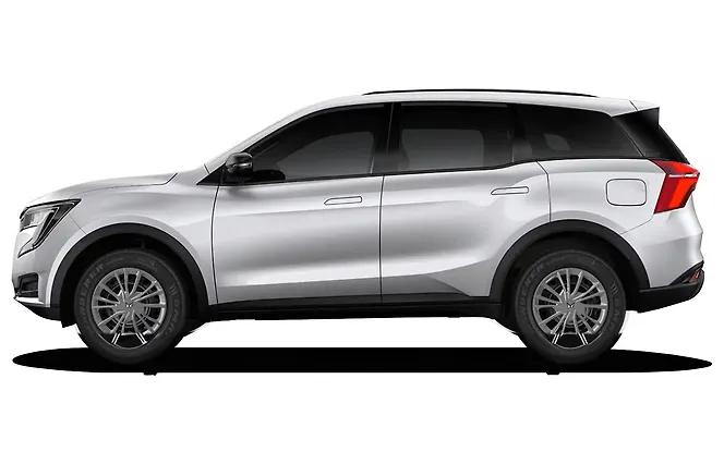 Mahindra Old Generation XUV700 Everest White
