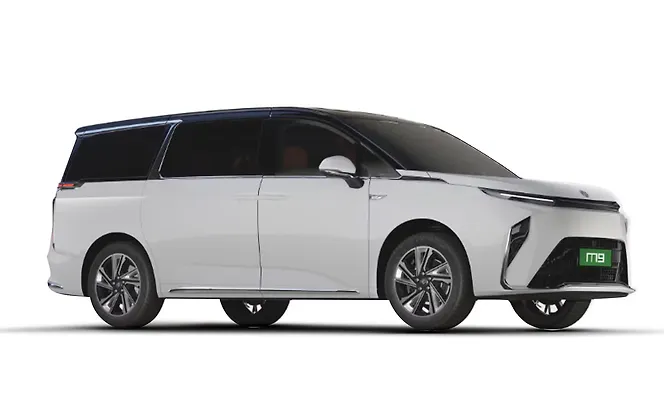 MG M9 Pearl Lustre White with black roof