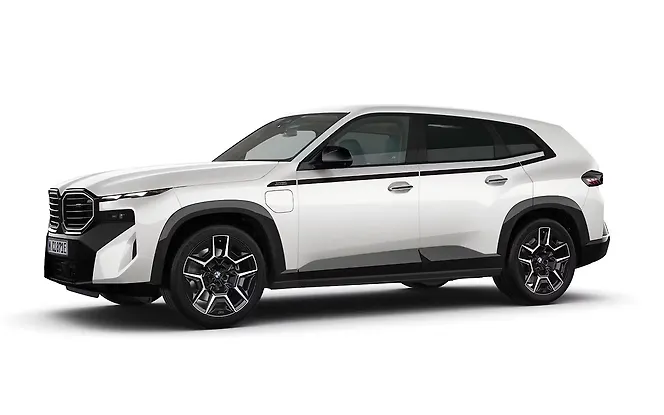 BMW XM Mineral White metallic